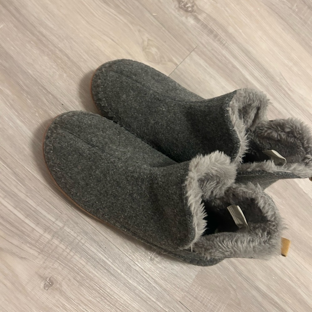 New Cozy Gray mens dearfoam Shoes with Faux Fur Lining
